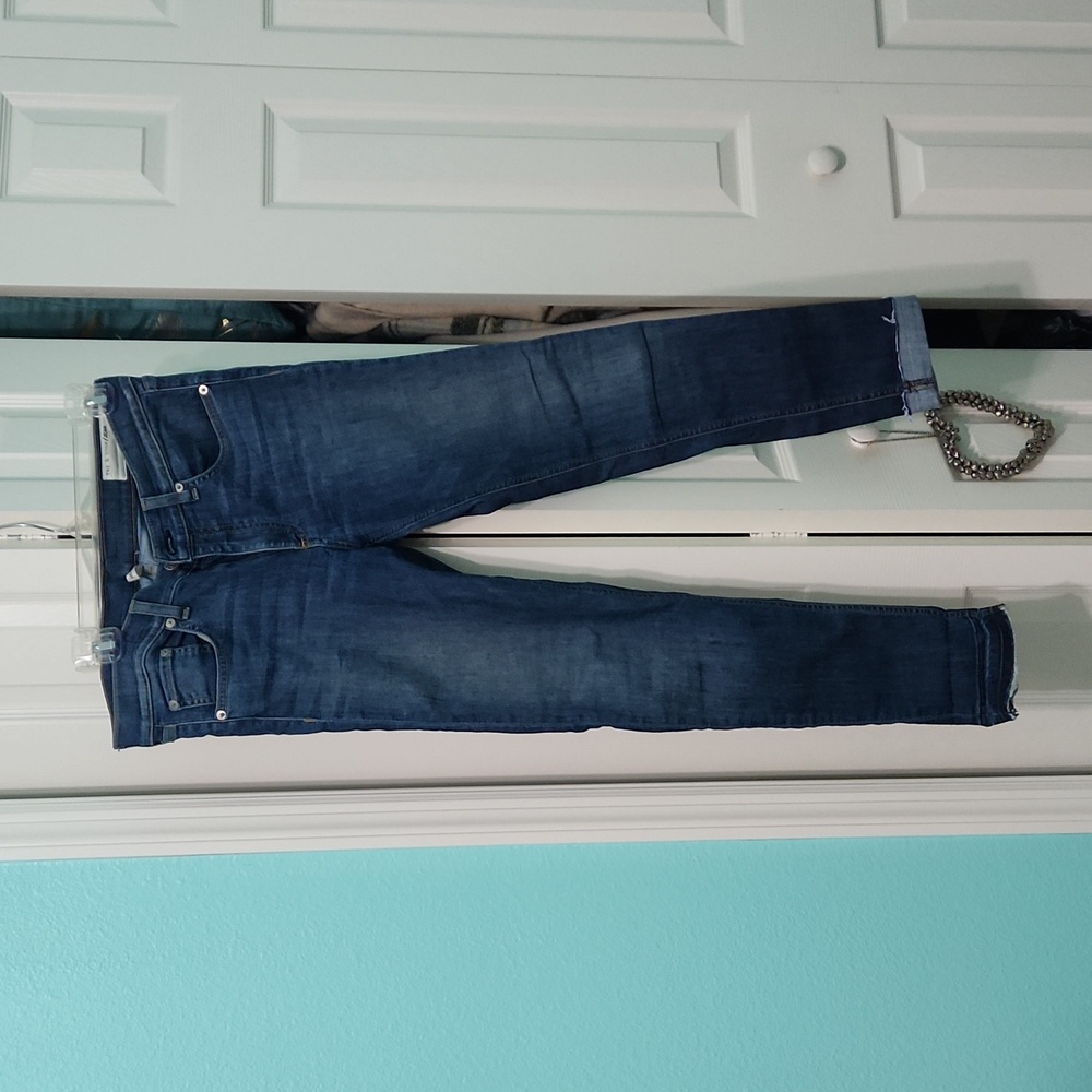 Rag & Bone Skinny slim fit ankle denim jeans.